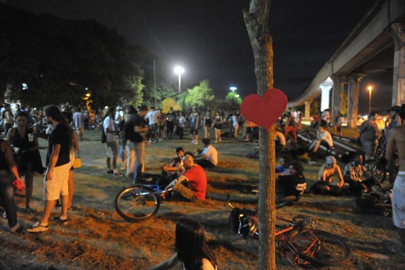 Protesto se uniu a ecologistas que defendem as tipuanas da pra&ccedil;a J&uacute;lio Mesquita contra a derrubada para obras