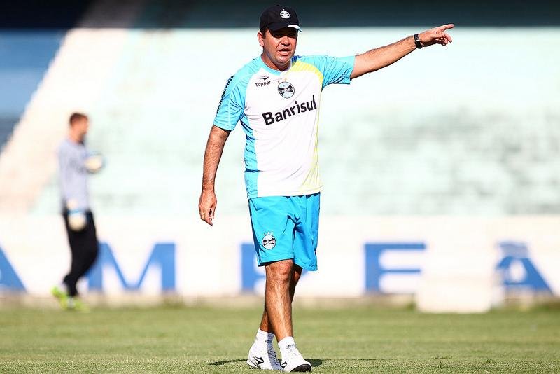 Enderson Moreira faz &uacute;ltimas an&aacute;lises para fechar lista da Libertadores