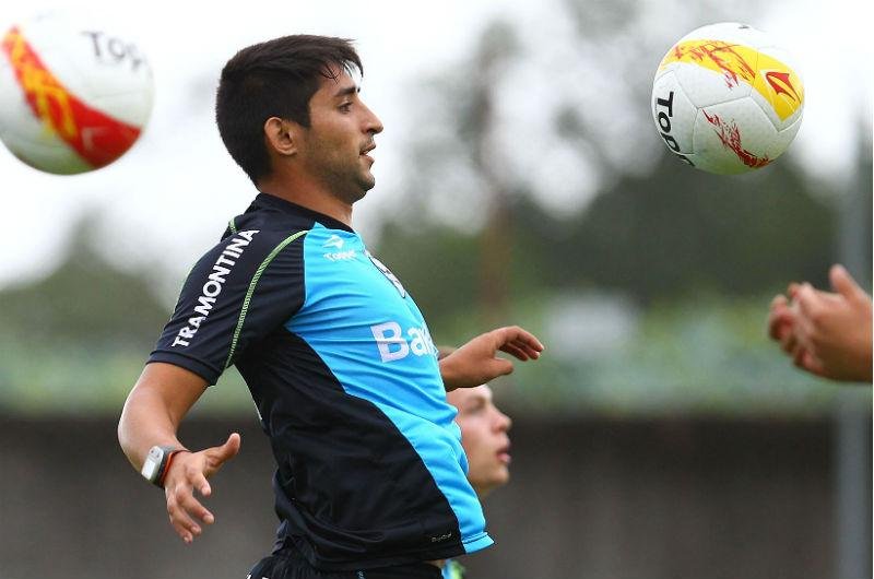 Al&aacute;n Ruiz &eacute; regularizado pelo Gr&ecirc;mio