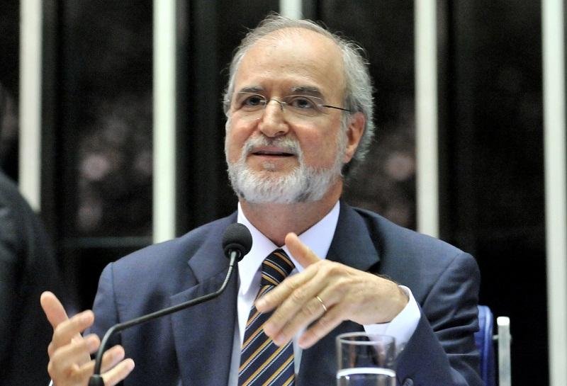 PGR pede 22 anos de pris&atilde;o a Azeredo por mensal&atilde;o tucano