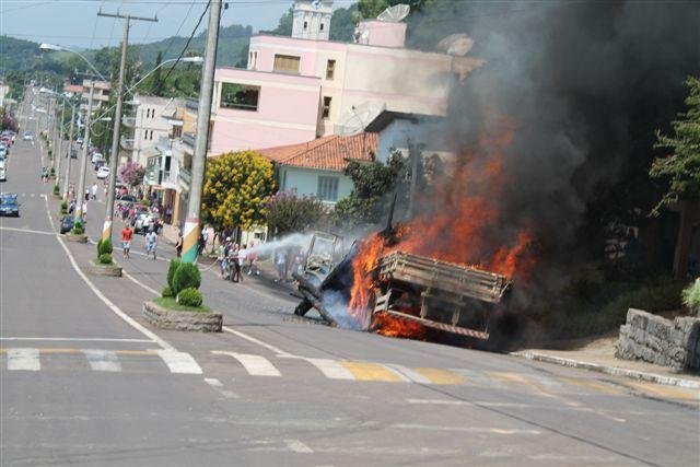 Fogo chegou rapidamente ao tanque de combust&iacute;vel