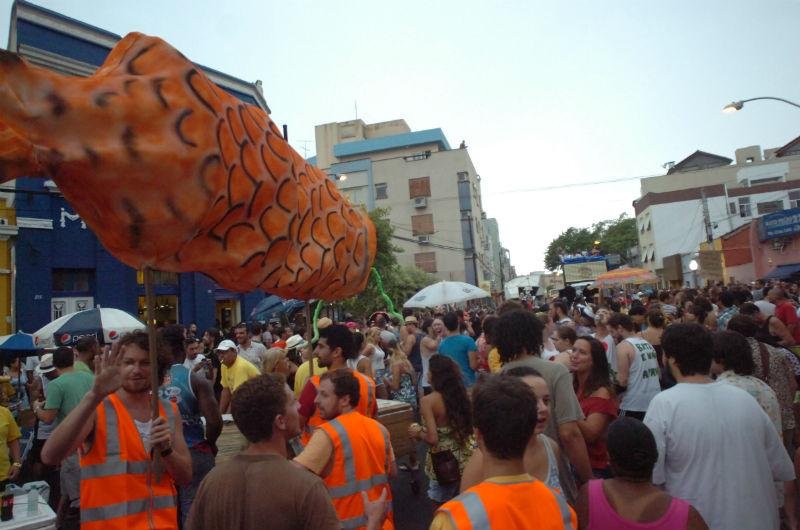 Foli&otilde;es estavam bem animados