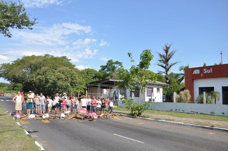 Moradores de Canoas reclama de falta de luz