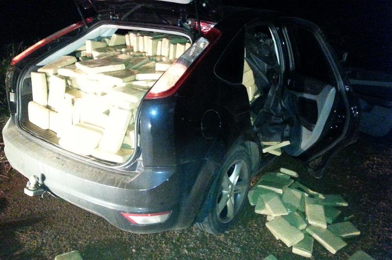 Droga era transportada em um carro na ERS 135, em Coxilha