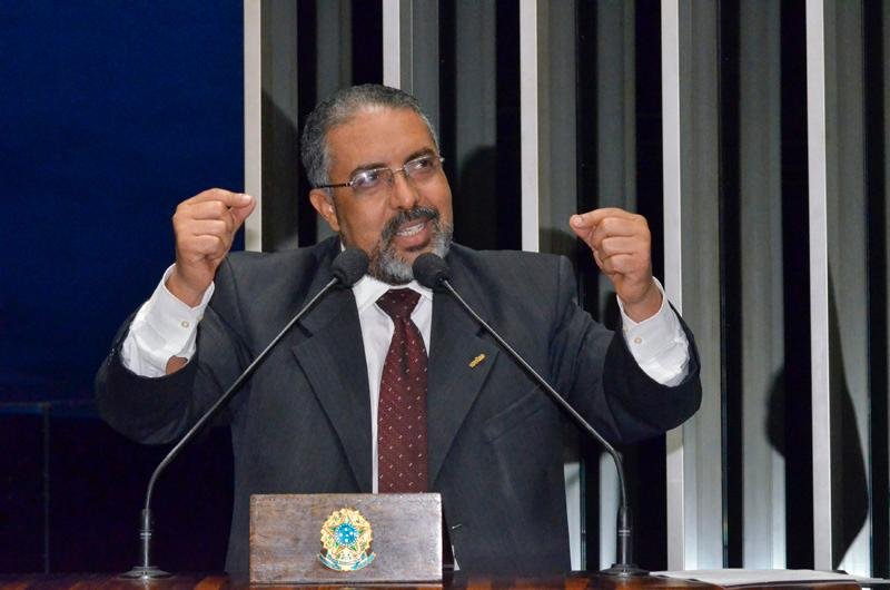 O senador Paulo Paim defendeu a aprova&ccedil;&atilde;o r&aacute;pida do projeto