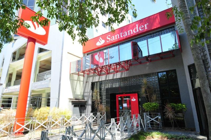 Banco foi assaltado por grupo de cinco homens