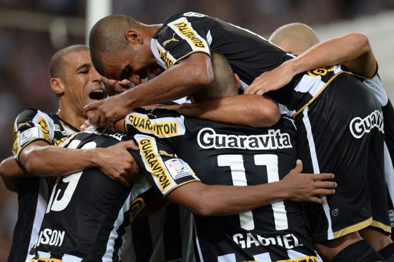Botafogo vence San Lorenzo por 2 a 0