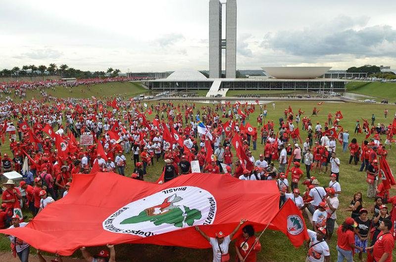 Manifestantes, em torno de 15 mil, protestaram nesta quarta-feira em Bras&iacute;lia