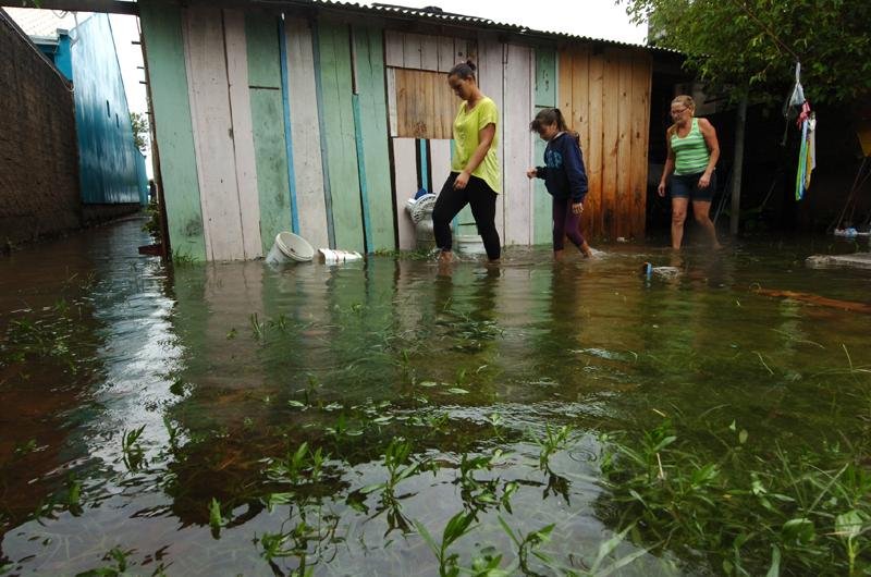 Temporal causa alagamentos na Regi&atilde;o Metropolitana