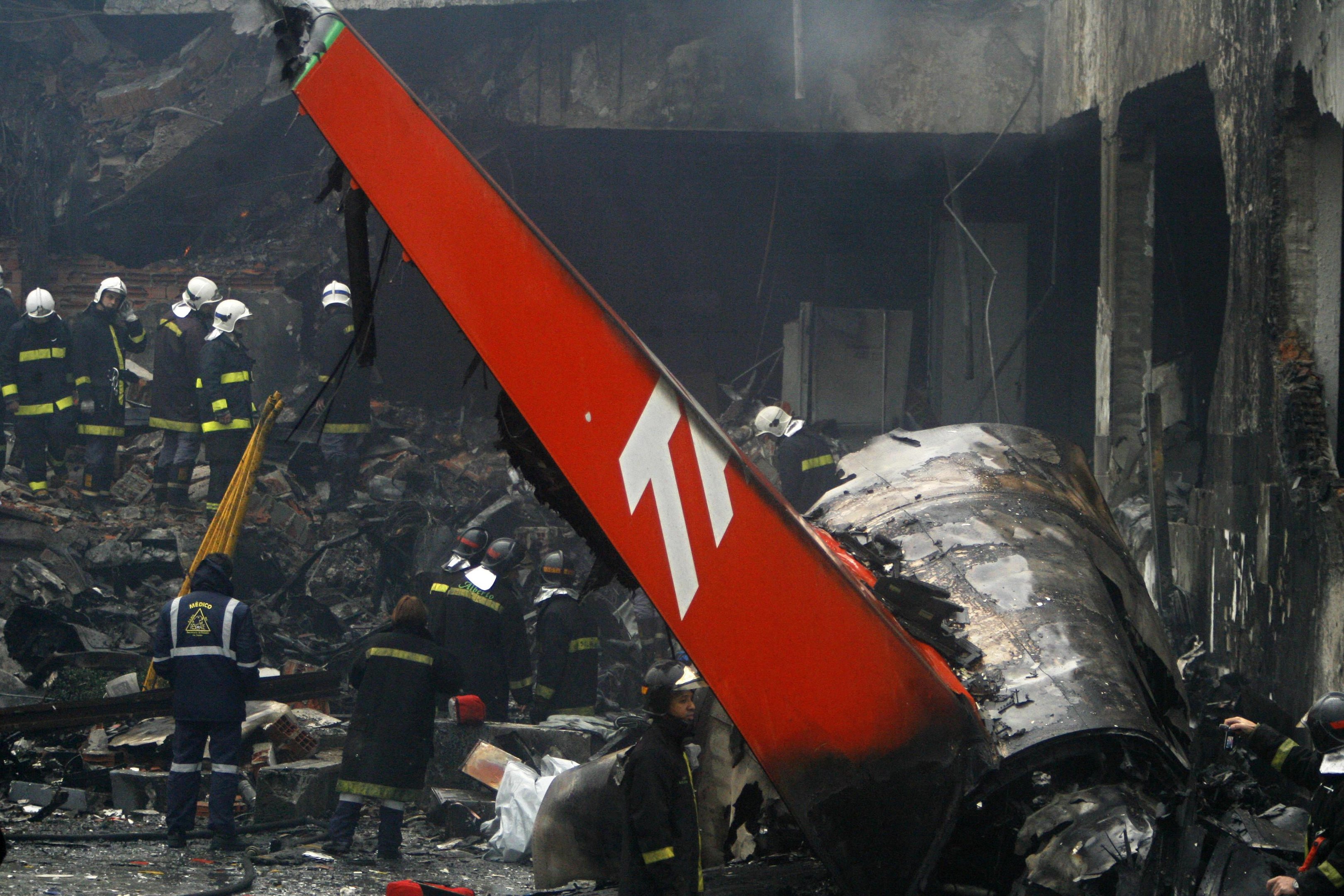 Avi&atilde;o que vinha de POA n&atilde;o conseguiu parar na pista de Congonhas e causou a morte de 199 pessoas
