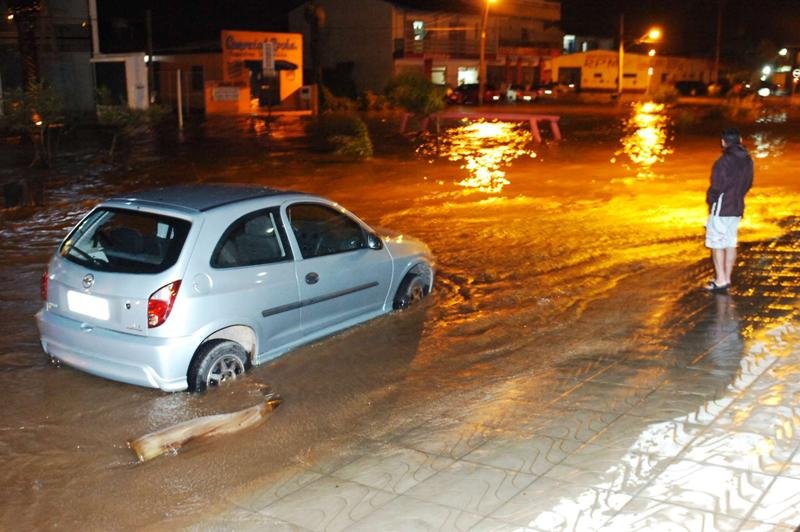 Litoral Norte seguir&aacute; com chance de temporal e alerta de ressaca