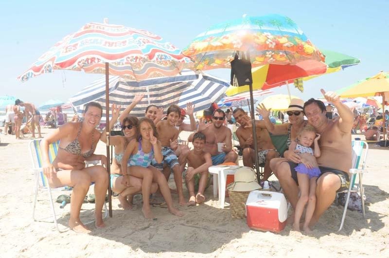 Sempre esbanjando alegria, argentinos n&atilde;o poupam elogios &agrave;s nossas praias