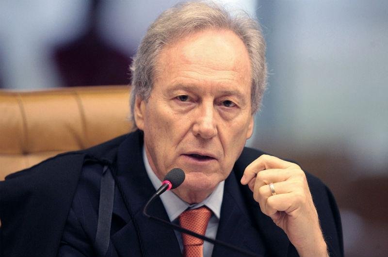 Lewandowski evita polemizar sobre decis&atilde;o de Barbosa