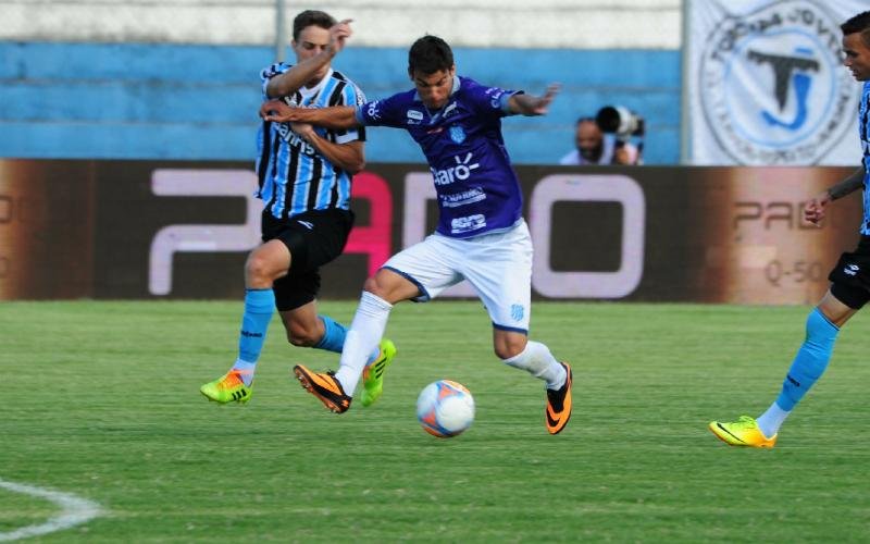 O Esportivo mostrou extremas dificuldades e, apesar de ensaiar alguma press&atilde;o, pouco conseguiu fazer para evitar o dom&iacute;nio do Tricolor