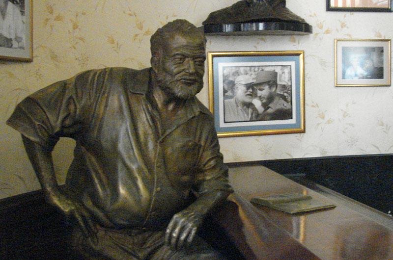 Escritor viveu em Cuba, onde &eacute; homenageado em diversos locais