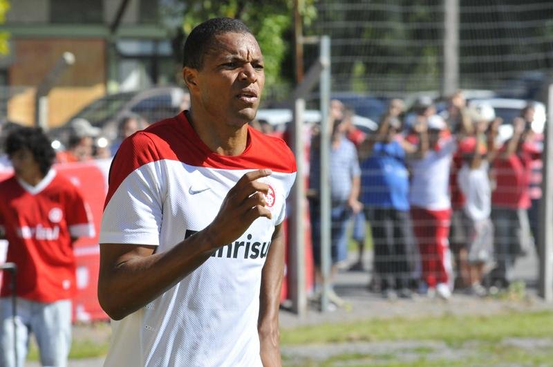 Treinador colorado n&atilde;o poupa elogios ao goleiro Dida