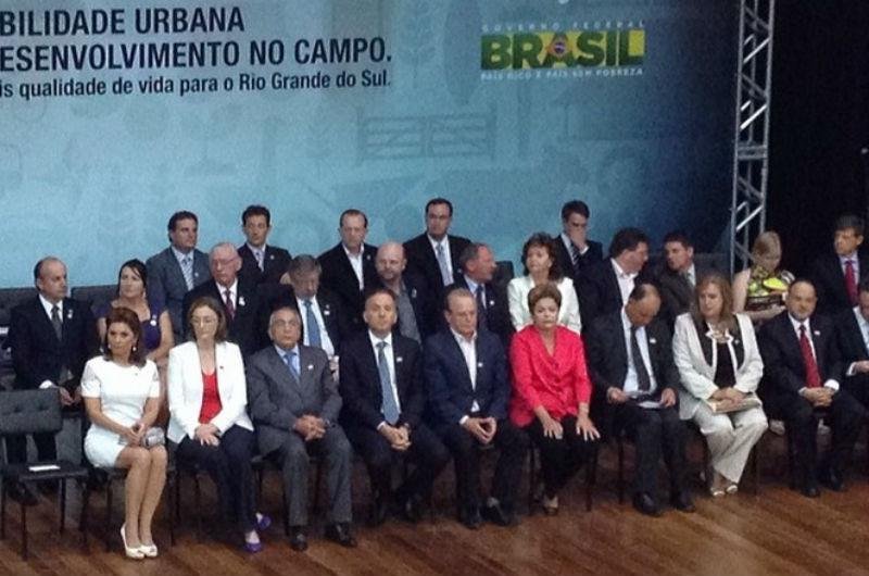 Na Serra, Dilma libera verbas para mobilidade urbana