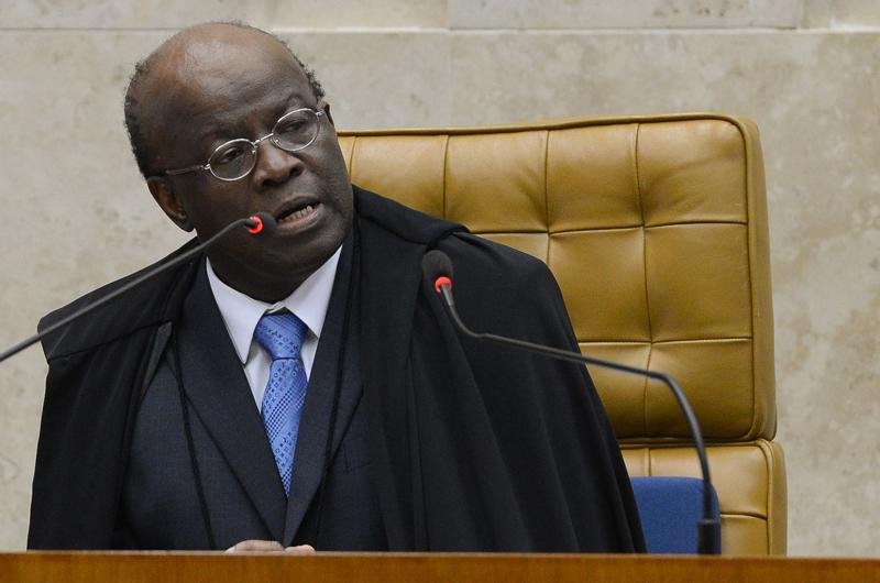 Ministro Joaquim Barbosa  afirmou que &eacute; &acute;conversa&acute; que foi convidado para se filiar ao partido do PSB