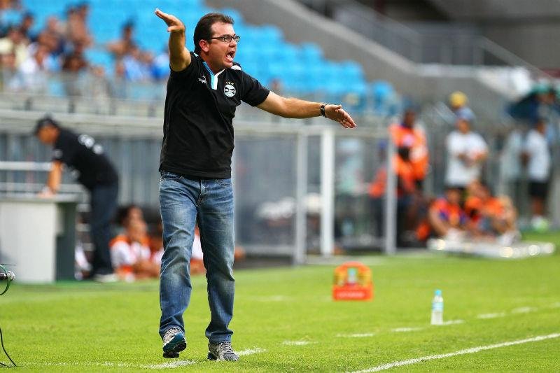 Enderson Moreira n&atilde;o poder&aacute; repetir time quando Gr&ecirc;mio jogar tr&ecirc;s vezes em apenas cinco dias