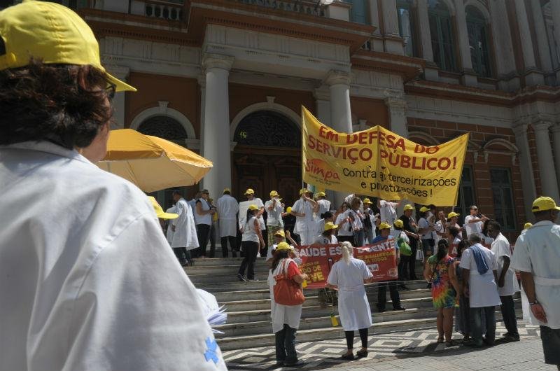 Servidores protestaram por melhores condi&ccedil;&otilde;es de trabalho