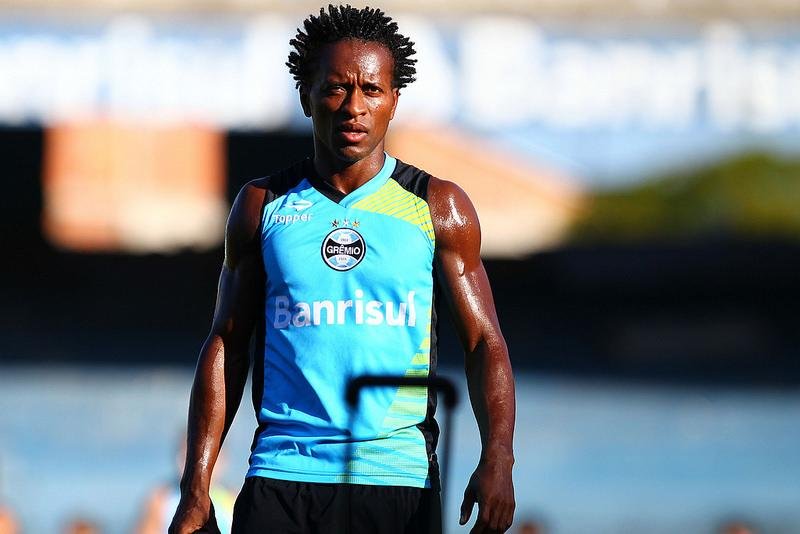 Gr&ecirc;mio poupa Z&eacute; Roberto para n&atilde;o sobrecarregar o jogad