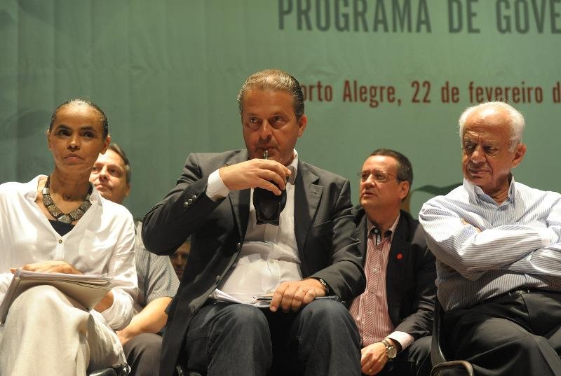 Aliados pol&iacute;ticos discursaram para correligion&aacute;rios neste s&aacute;bado em Porto Alegre