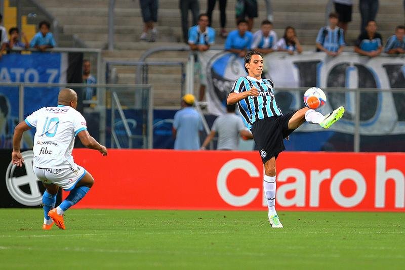 Zagueiro Geromel fez jogada que gerou p&ecirc;nalti para o Tricolor