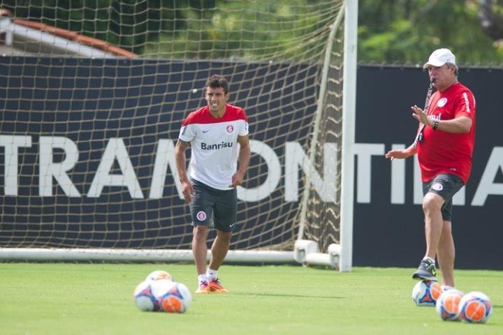 Atua&ccedil;&atilde;o de Alan Ruschel rendeu elogios de Abel Braga