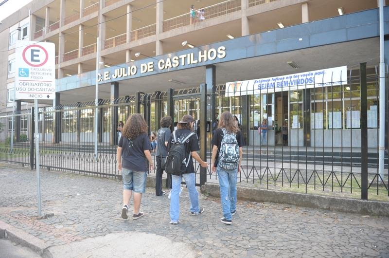 Col&eacute;gios da rede estadual de ensino retomaram atividades