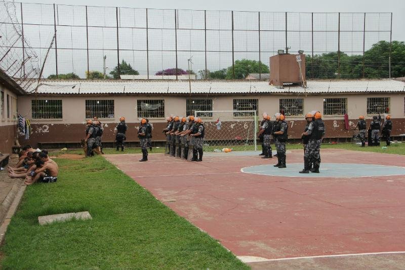 Revista ao pres&iacute;dio de Santiago foi realizada na manh&atilde; desta ter&ccedil;a-feira
