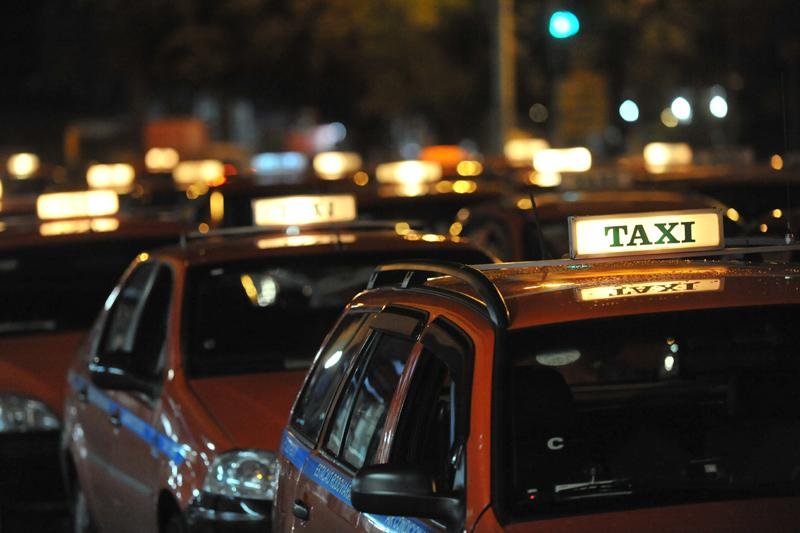 Pagamento com cart&atilde;o chega &agrave; frota completa dos t&aacute;xis em maio