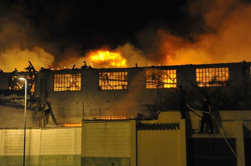 Inc&ecirc;ndio come&ccedil;ou por volta das 19h30min