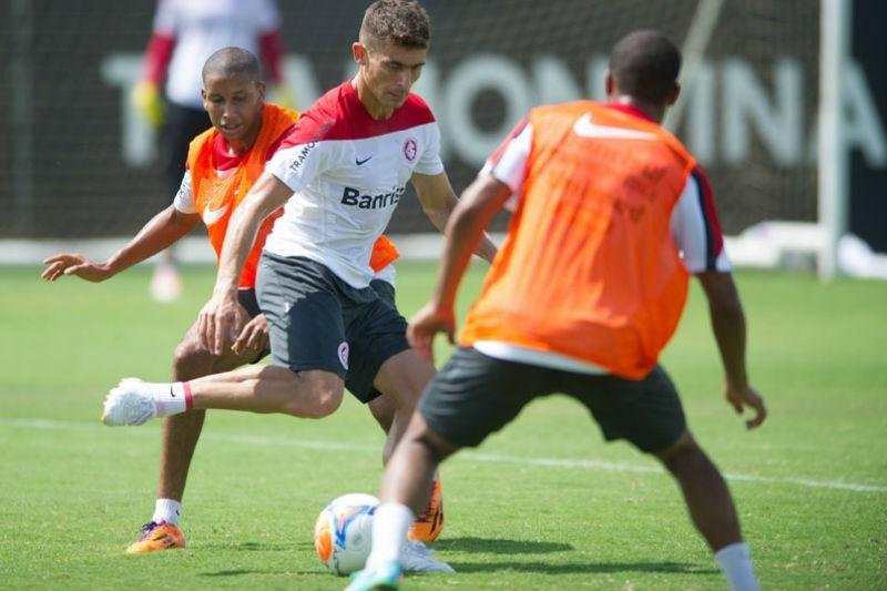 Alex deve ser um dos &uacute;nicos titulares nesta noite