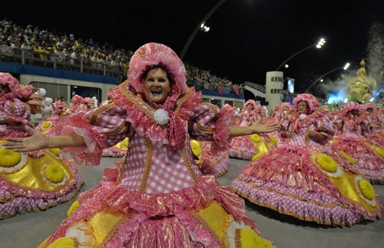 Nesta sexta-feira sete escolas desfilam no samb&oacute;dromo do Anhembi
