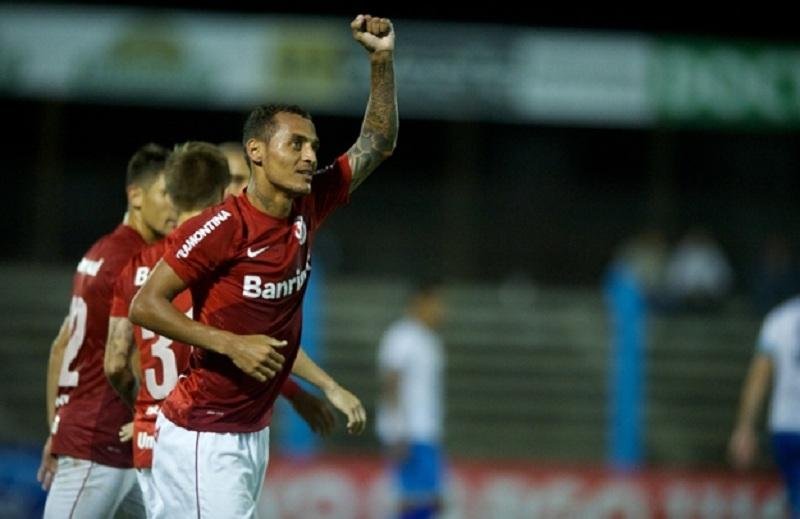 Alan Patrick marcou um dos gols da vit&oacute;ria sobre o Esportivo