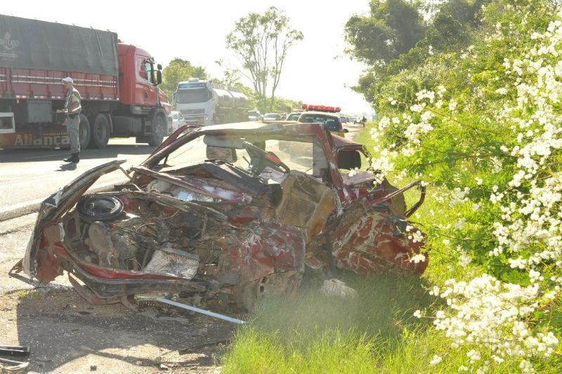Acidente deixa pelo menos dois mortos na ERS-040