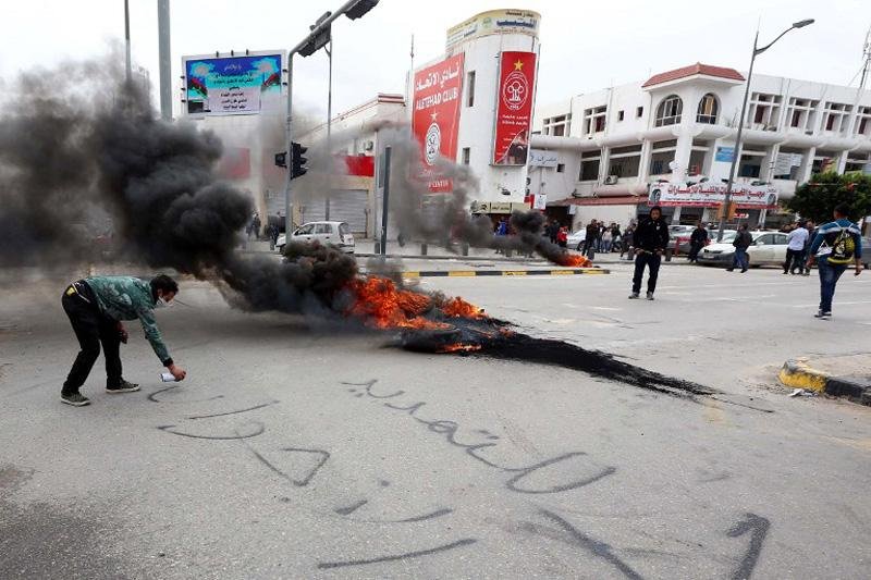 Jovens exigiam a liberta&ccedil;&atilde;o de manifestantes detidos no s&aacute;bado 