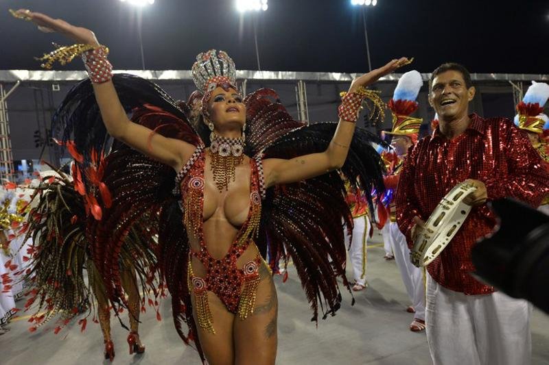 Desfile da escola de samba P&eacute;rola Negra p&eacute;r