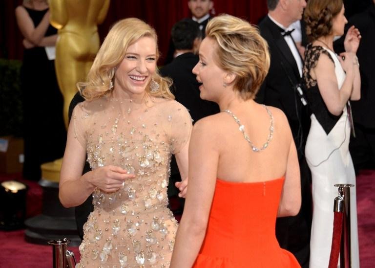 Jennifer Lawrence trope&ccedil;ou na chegada ao Oscar 