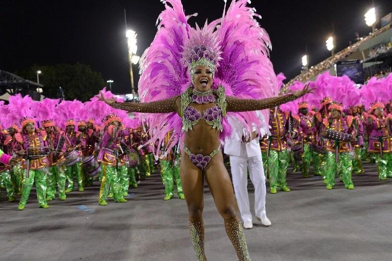 Verde e Rosa contagiou p&uacute;blico na Sapuca&iacute;