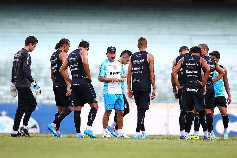 Time ter&aacute; tr&ecirc;s jogos pela frente nesta semana