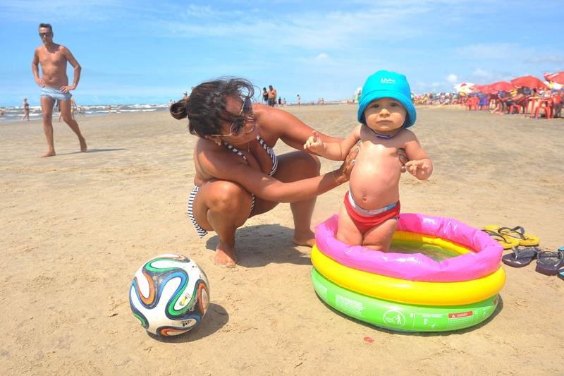 Fabrizio, 8 meses, curte o seu primeiro veraneio