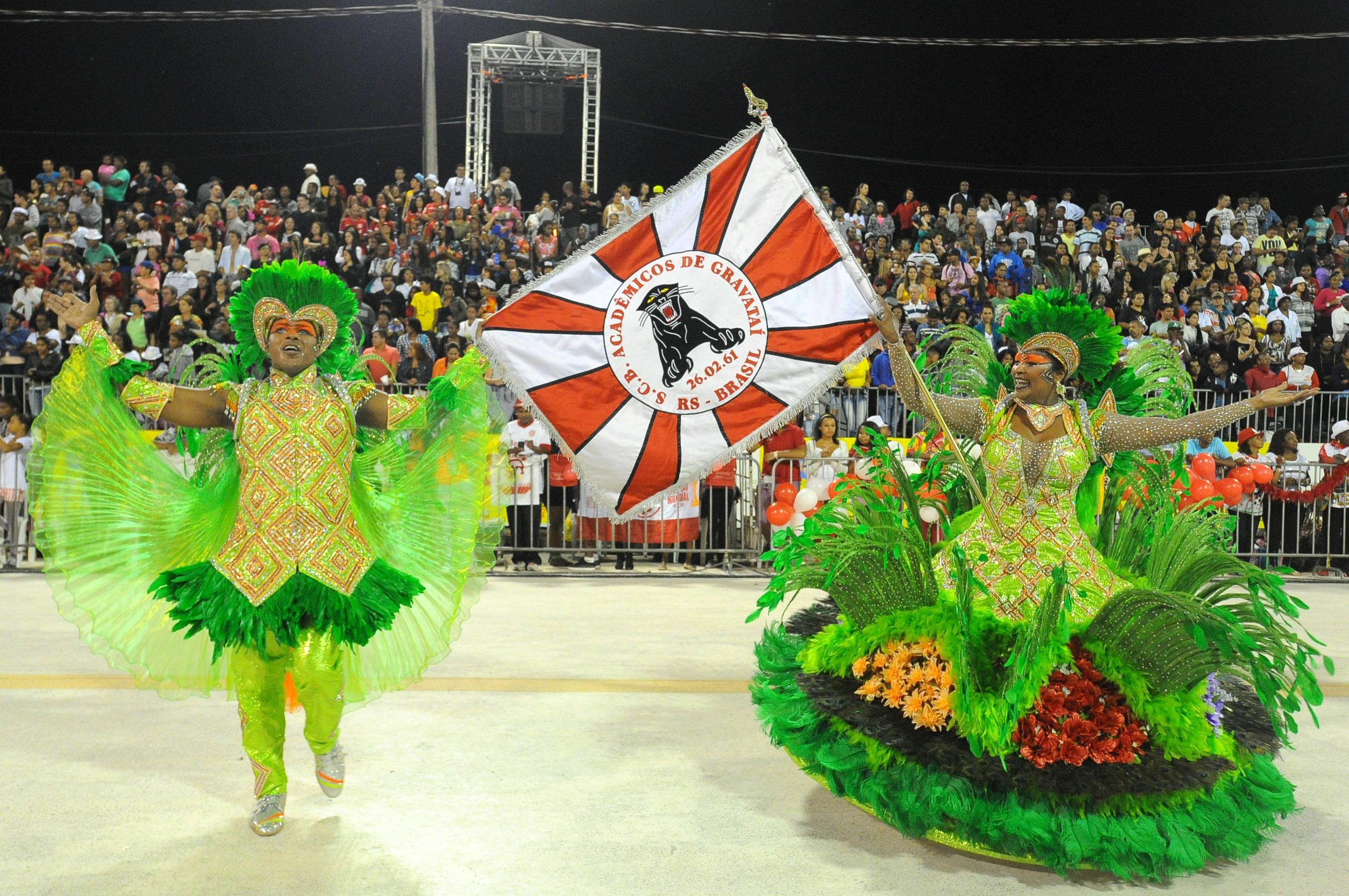 4&ordm; lugar ficou com a Acad&ecirc;micos de Gravata&iacute;, que apresentou enredo inspirado no Festival Folcl&oacute;rico de Parintins