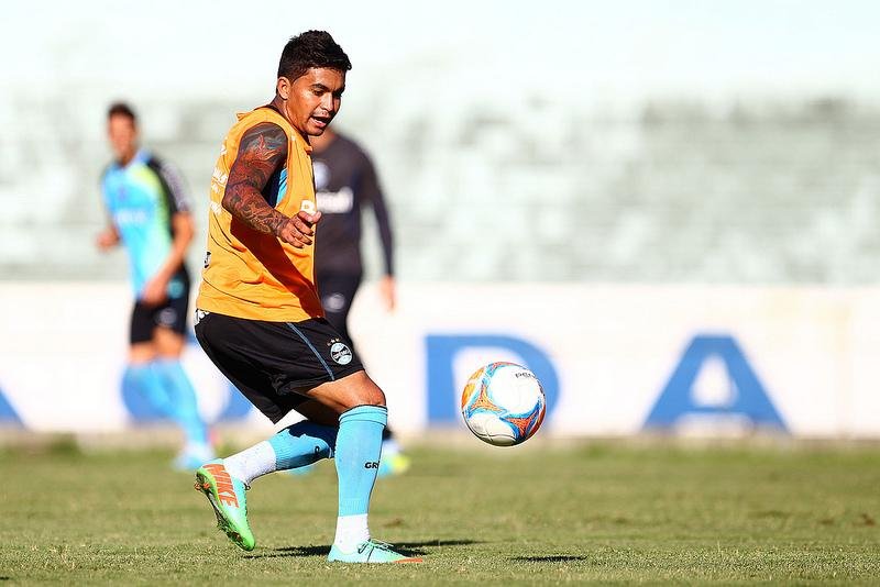 Uruguaio ser&aacute; poupado nesta quarta o que refor&ccedil;a posi&ccedil;&atilde;o de Dudu no time titular