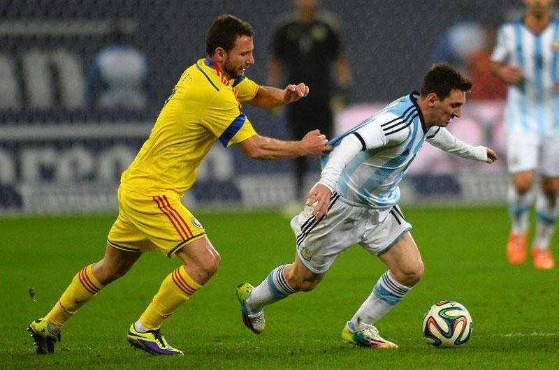 Camisa 10 passou mal durante partida da sele&ccedil;&atilde;o argentina