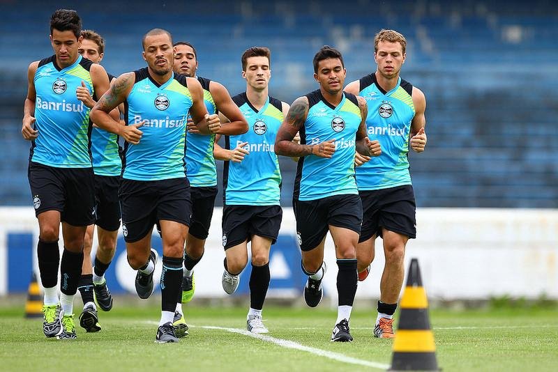 Volante afirma que encara decis&atilde;o a cada jogo depois de ser sexto reserva no Gr&ecirc;mio