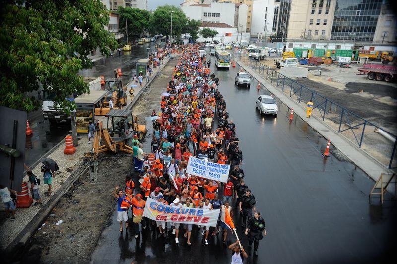Garis mant&eacute;m greve e marcam manifesta&ccedil;&atilde;o no Rio
