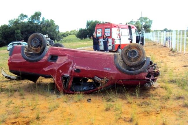 Homem morre ap&oacute;s capotar carro em Ca&ccedil;apava do Sul