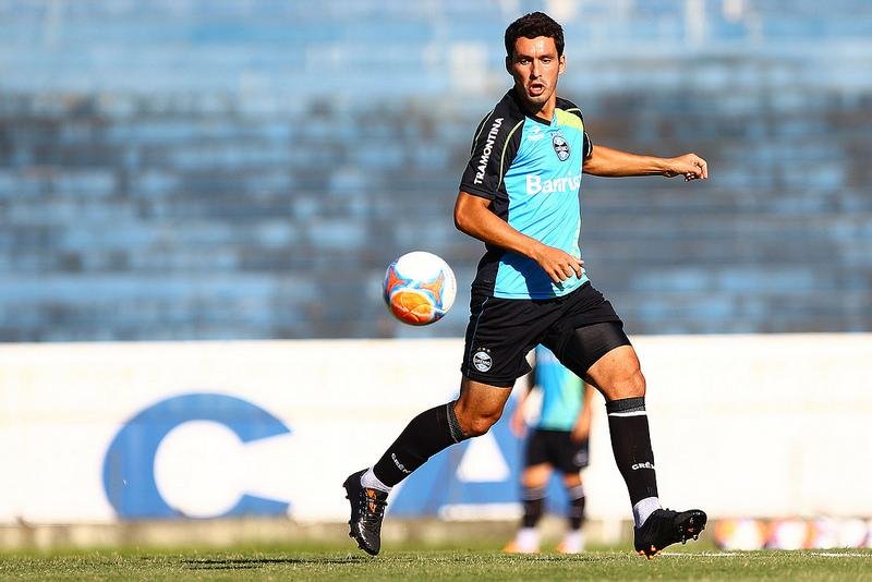 Riveros deve voltar ao time do Gr&ecirc;mio contra o Passo Fundo