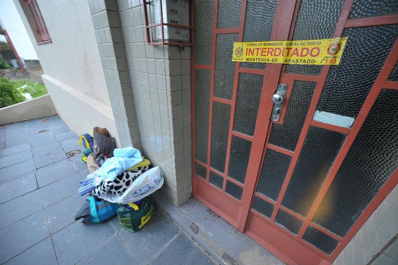 Edif&iacute;cio na zona Leste de Porto Alegre foi interditado ap&oacute;s desabamento